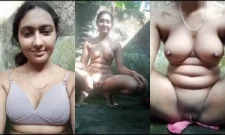 Sexy Desi Vlg Girl Shows Boobs and Pussy